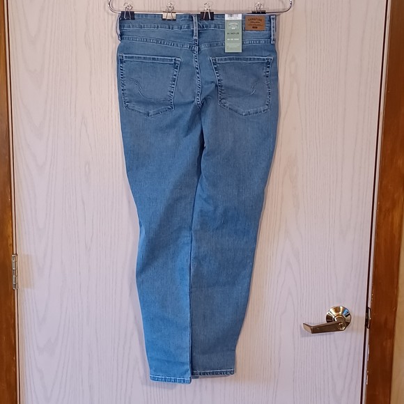 NWT Levi's Signature Gold Jeans, Size 8S, Mid-Rise, Skinny, 29Wx28L, Distressed - Picture 2 of 9
